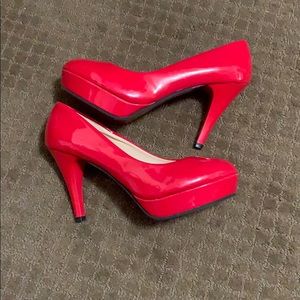 Red paitent leather pumps❤️❤️❤️